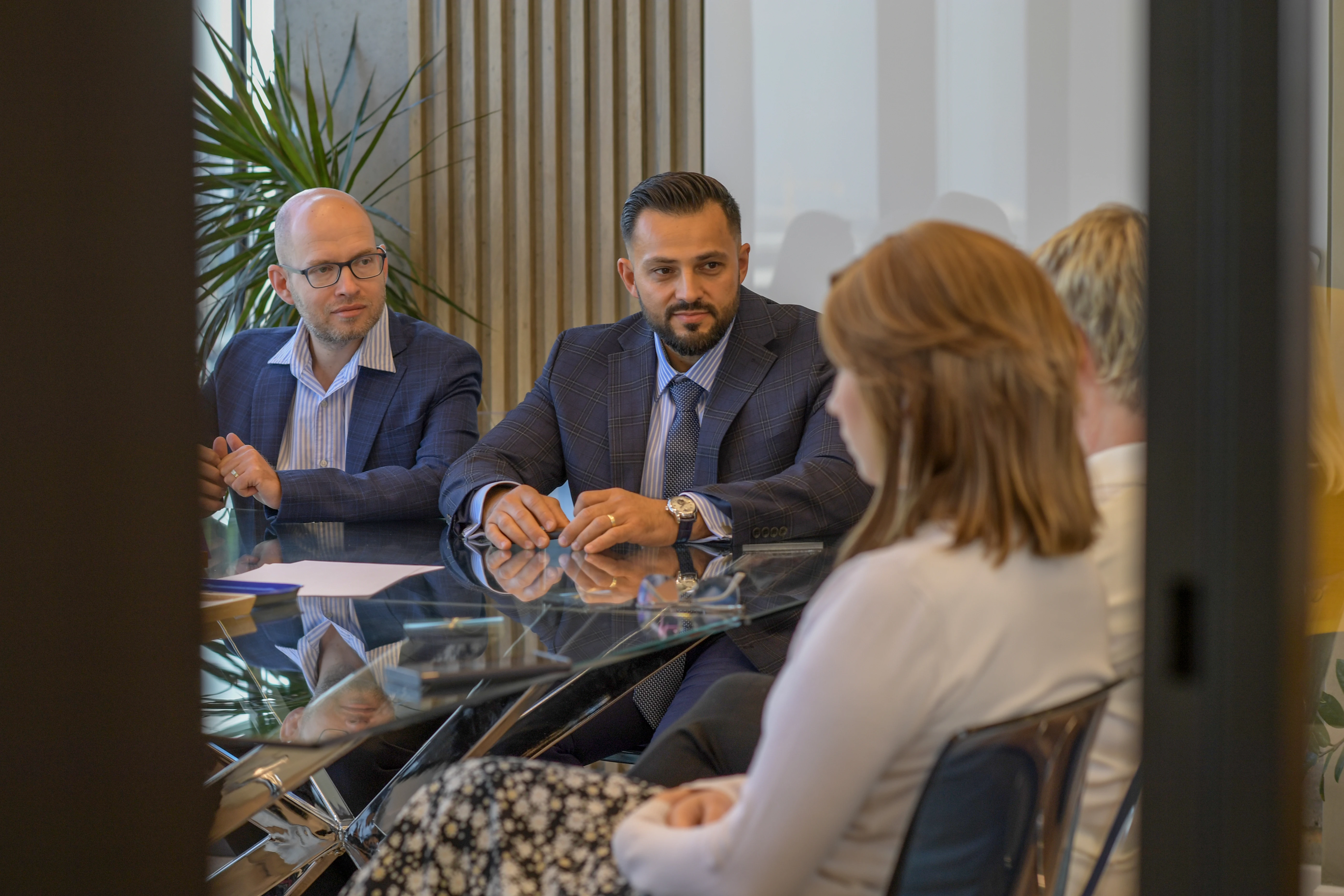 כאשר נפתח תיק במס הכנסה, מוקצה לו קוד בהתאם לאופי הפעילות, סוג ההתאגדות או מטרת הפתיחה. לכל קוד יש משמעות שונה והשפעה ישירה על ההתנהלות מול רשויות המס. בכתבה זו תמצאו טבלה מסודרת של עשרות קודים ותיקים שונים, כולל הסברים לכל סוג תיק – עצמאי, חברה, מלכ"ר, נאמנות, עזבון, שכיר ועוד.